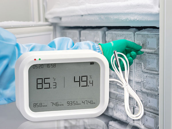 Rechargeable laboratory ultra low temperature data logger