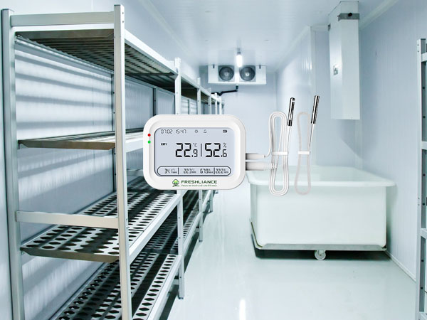 The freezer real-time temperature data logger can view data remotely