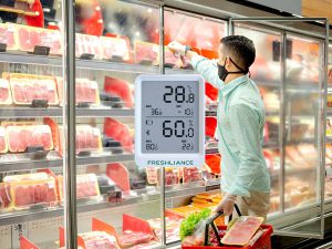 Bluetooth temperature recorder for refrigerators