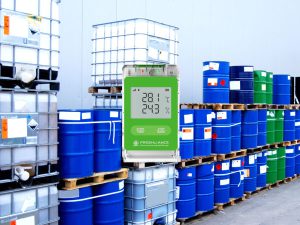 GPS real-time temperature data logger for chemical transportation
