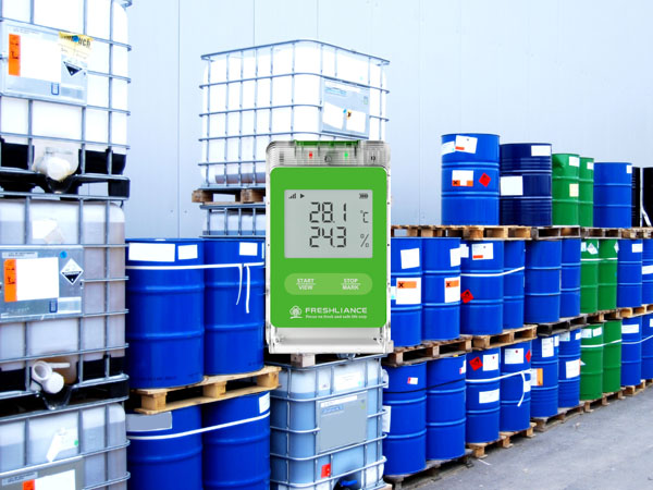 GPS real-time temperature data logger for chemical transportation